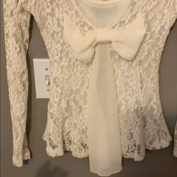 Ivory lace bow shirt - Picture 2 of 5
